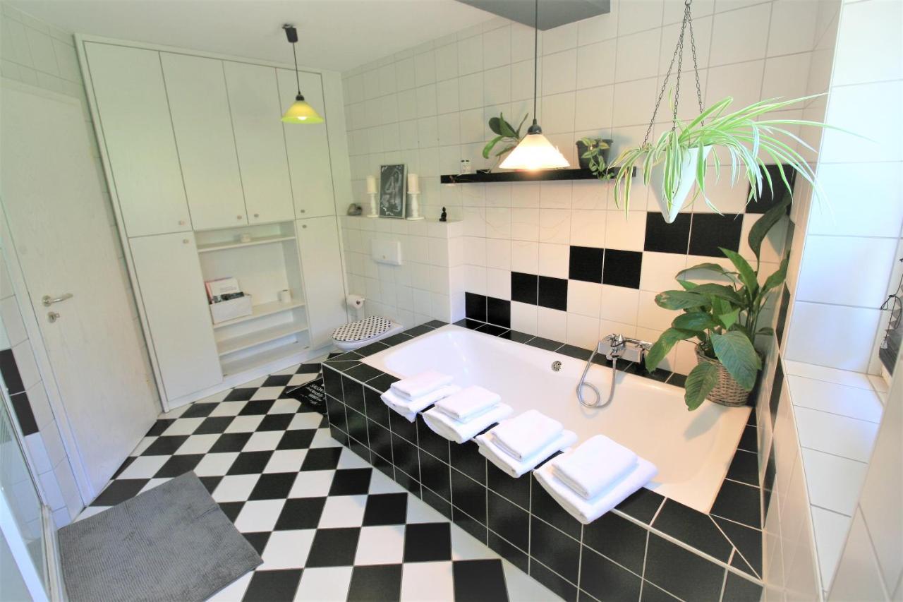 Zentrale Ferienwohnung „Treibholz“ Im Sonnenblumenhaus فلنسبورغ المظهر الخارجي الصورة